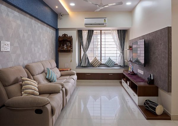 how-to-make-a-small-living-room-look-bigger-with-tv-unit